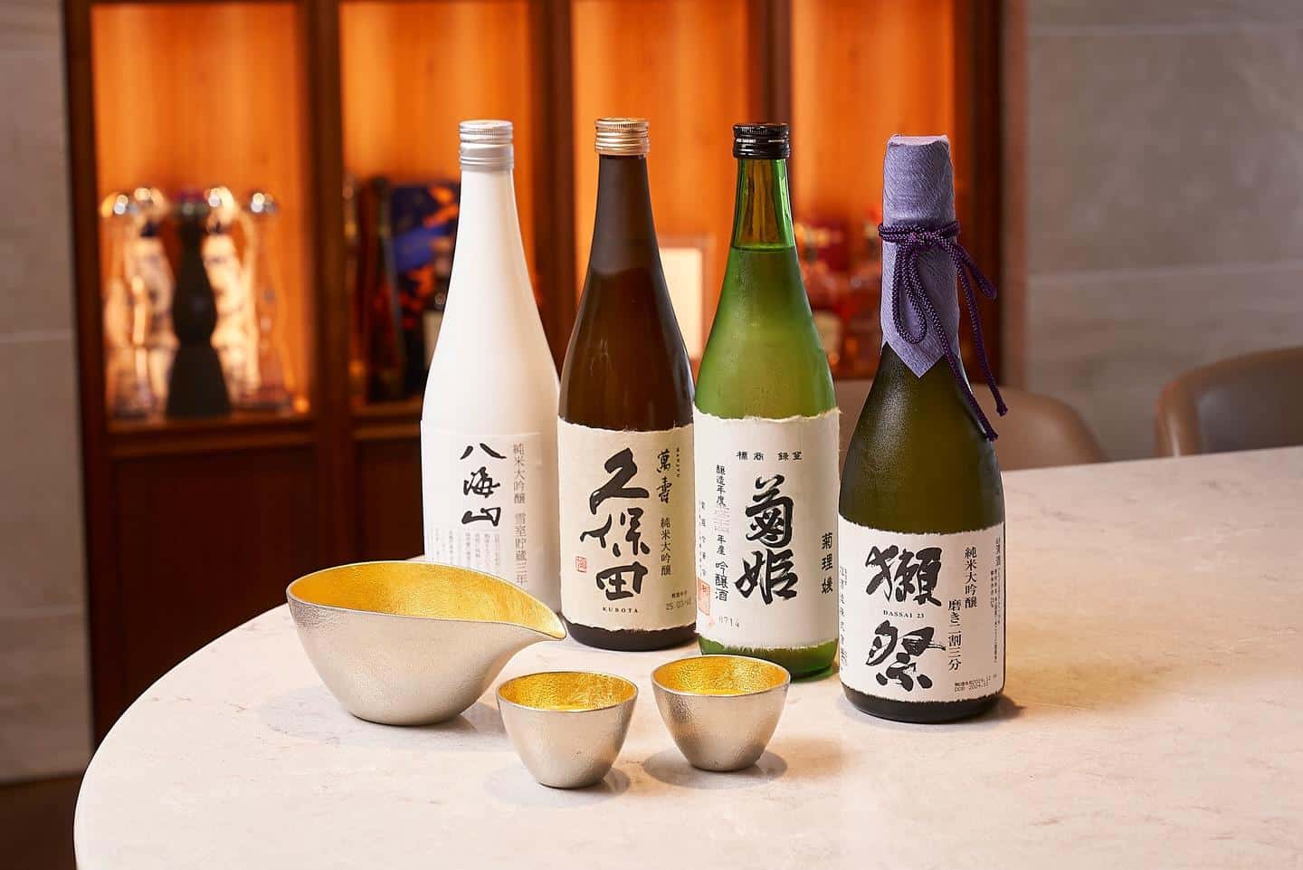 鉄板料理の魅力をさらに引き立てる、日本酒のセレクション。