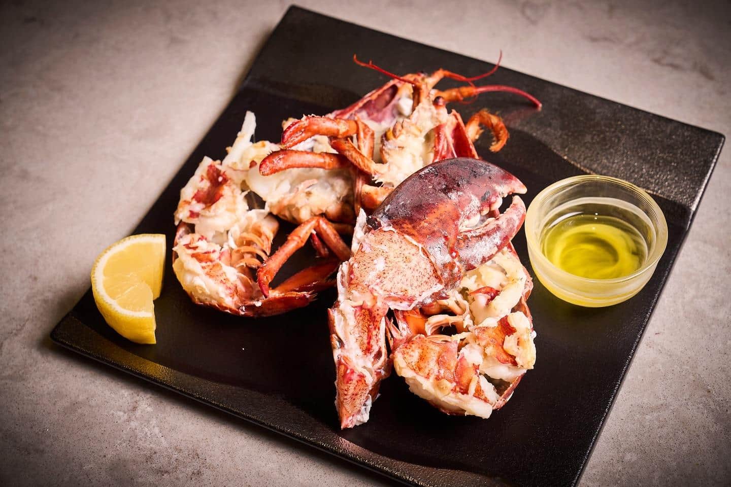 洗練されたダイニングシーンに華を添える、海の恵みの逸品。