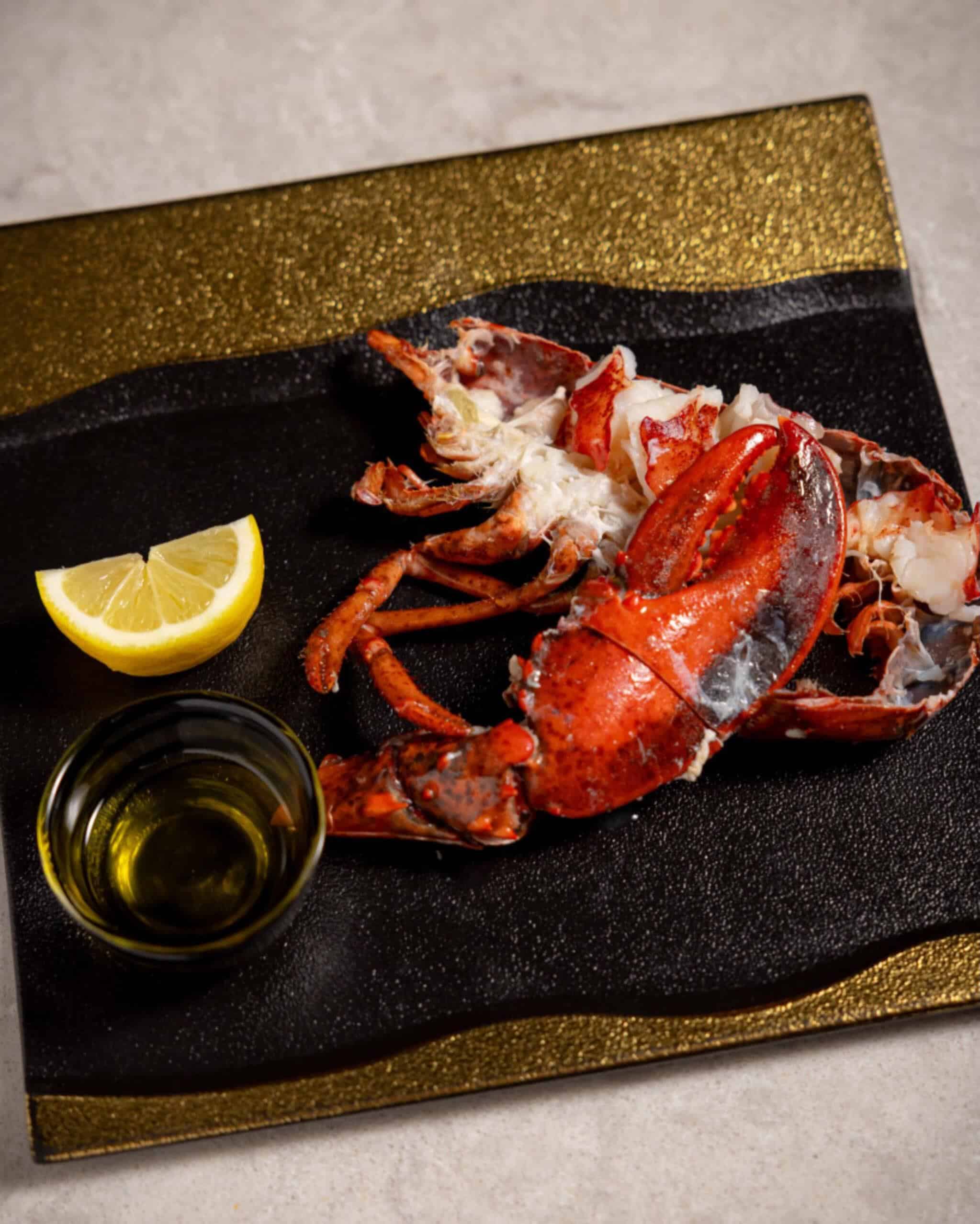 豪快なステーキだけでなく、海の幸を贅沢に味わえるシーフードメニューもおすすめです。